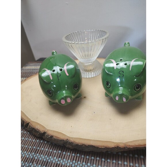 VINTAGE SALT PEPPER SHAKERS JAPAN OVERSIZED GREEN PIGS - Picture 5 of 12